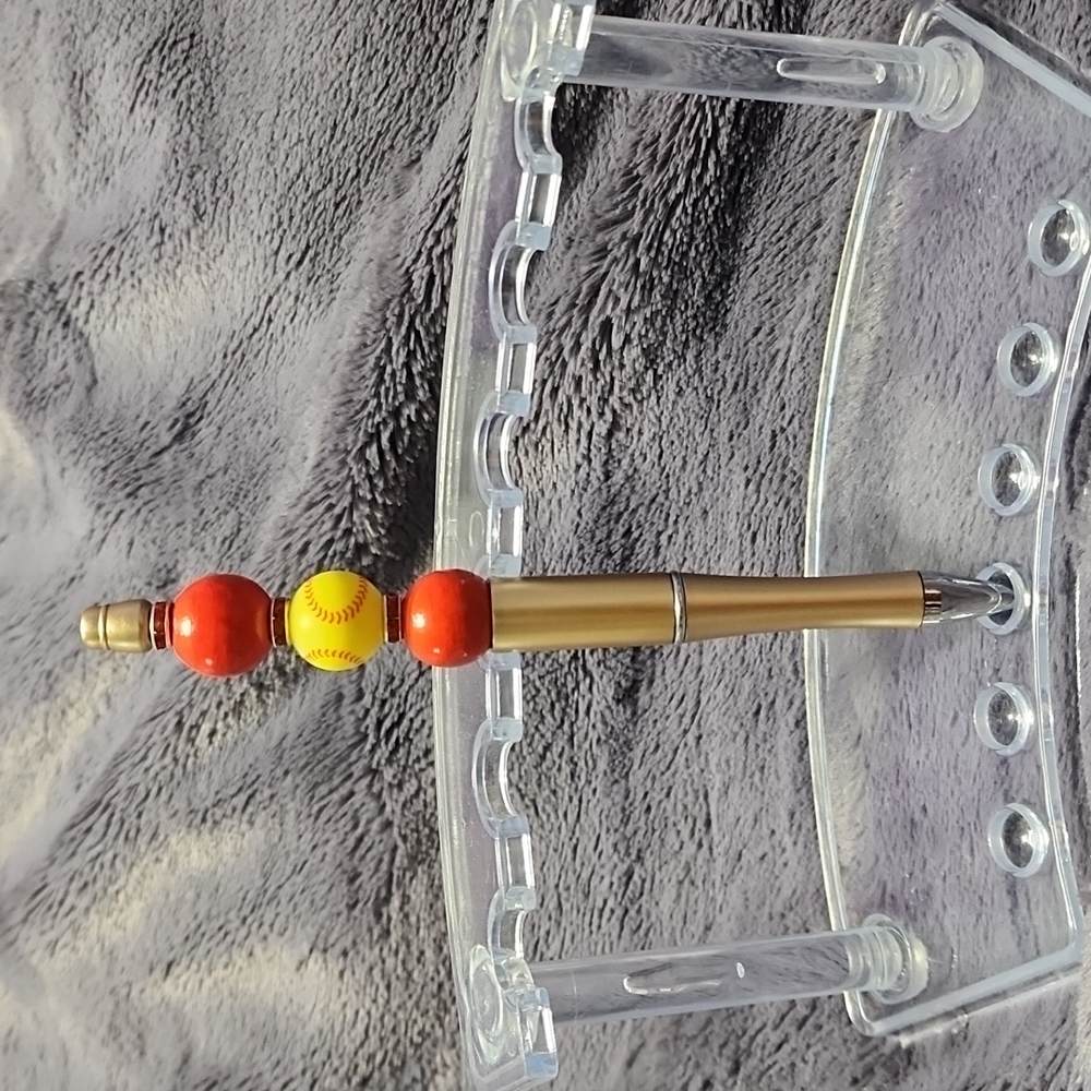 HANDMADE DECORATIVE SOFTBALL BEADED PEN. Includes pouch